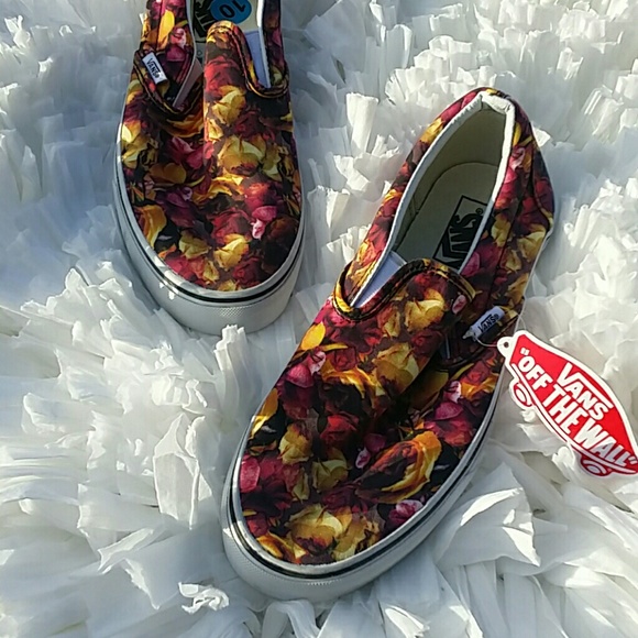 ❌SOLD❌ Vans Floral Digi Roses ❌SOLD❌ - Picture 2 of 6